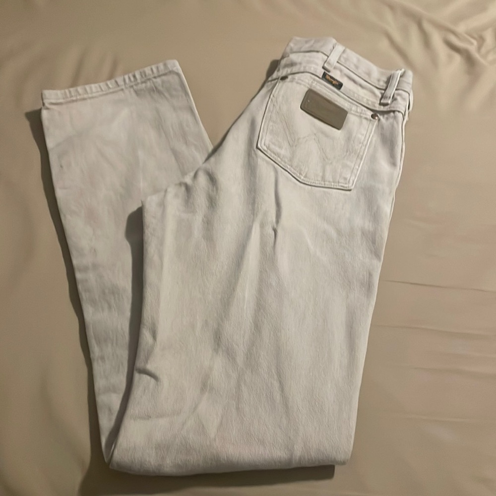 Wrangler men’s jeans. Size 32x36. Tan.